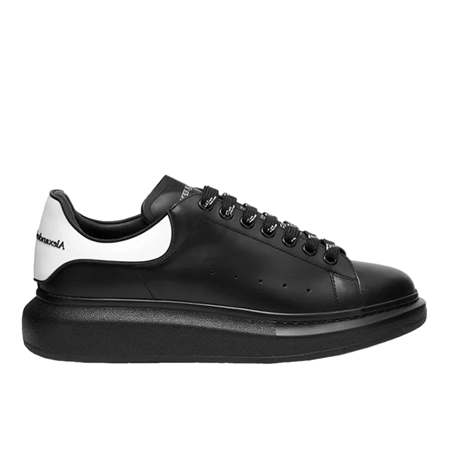 Alexander McQueen Oversized Black Leather Sneakers – White Heel Tab, Black Chunky Sole (Unisex)
סניקרס עור אלכסנדר מקווין אוברסייז שחור – עקב לבן, סוליה עבה שחורה (יוניסקס)