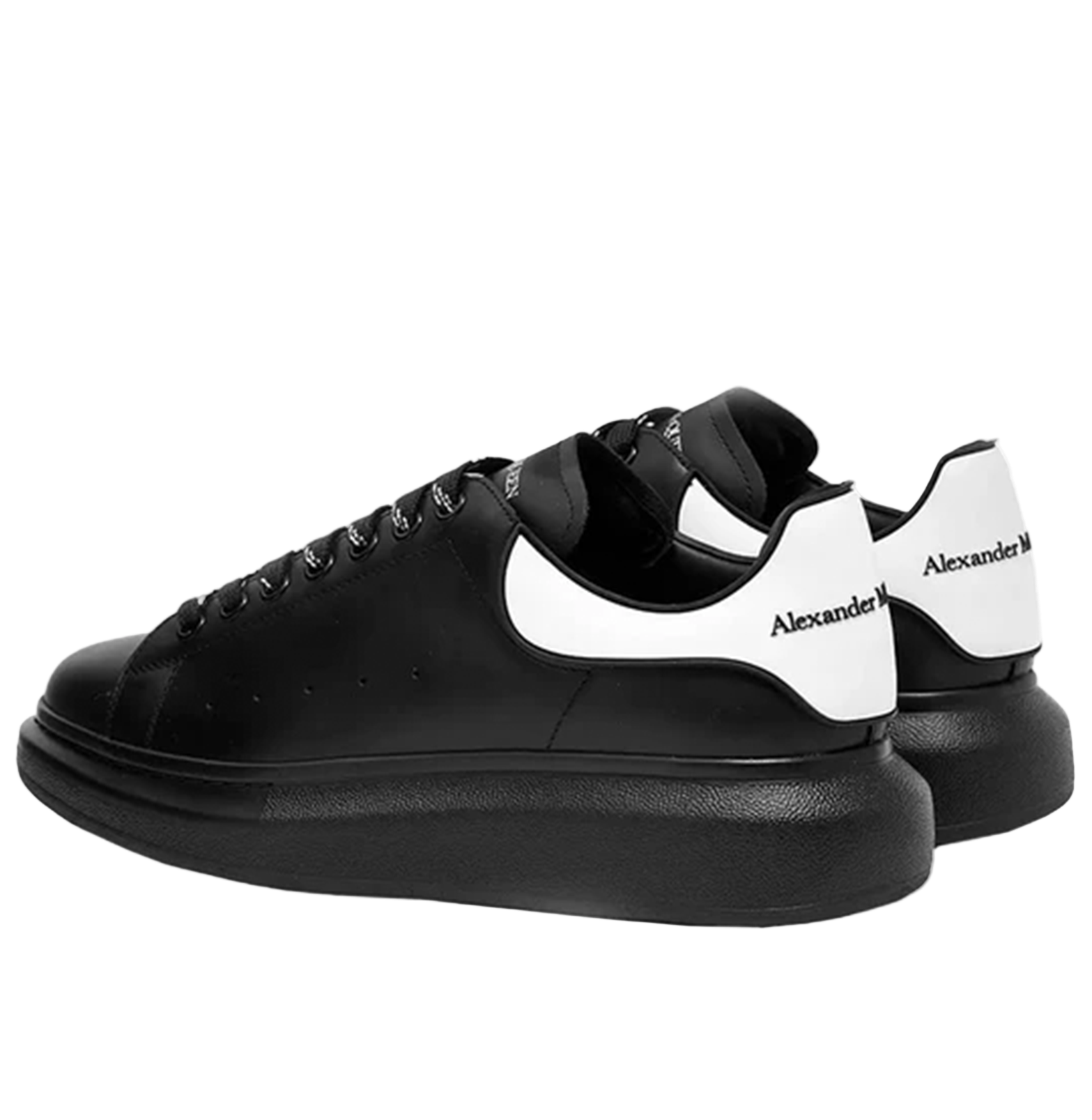 Alexander McQueen Oversized Black Leather Sneakers – White Heel Tab, Black Chunky Sole (Unisex)
סניקרס עור אלכסנדר מקווין אוברסייז שחור – עקב לבן, סוליה עבה שחורה (יוניסקס)
