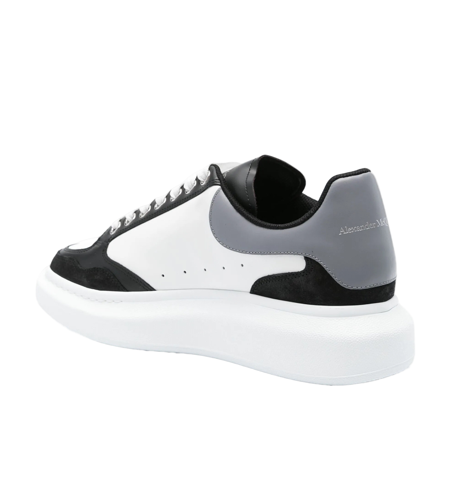 Alexander McQueen Oversized Leather & Suede Sneakers – Black/White with Grey Heel (Unisex)
סניקרס עור וזמש אלכסנדר מקווין אוברסייז – שחור/לבן עם עקב אפור (יוניסקס)