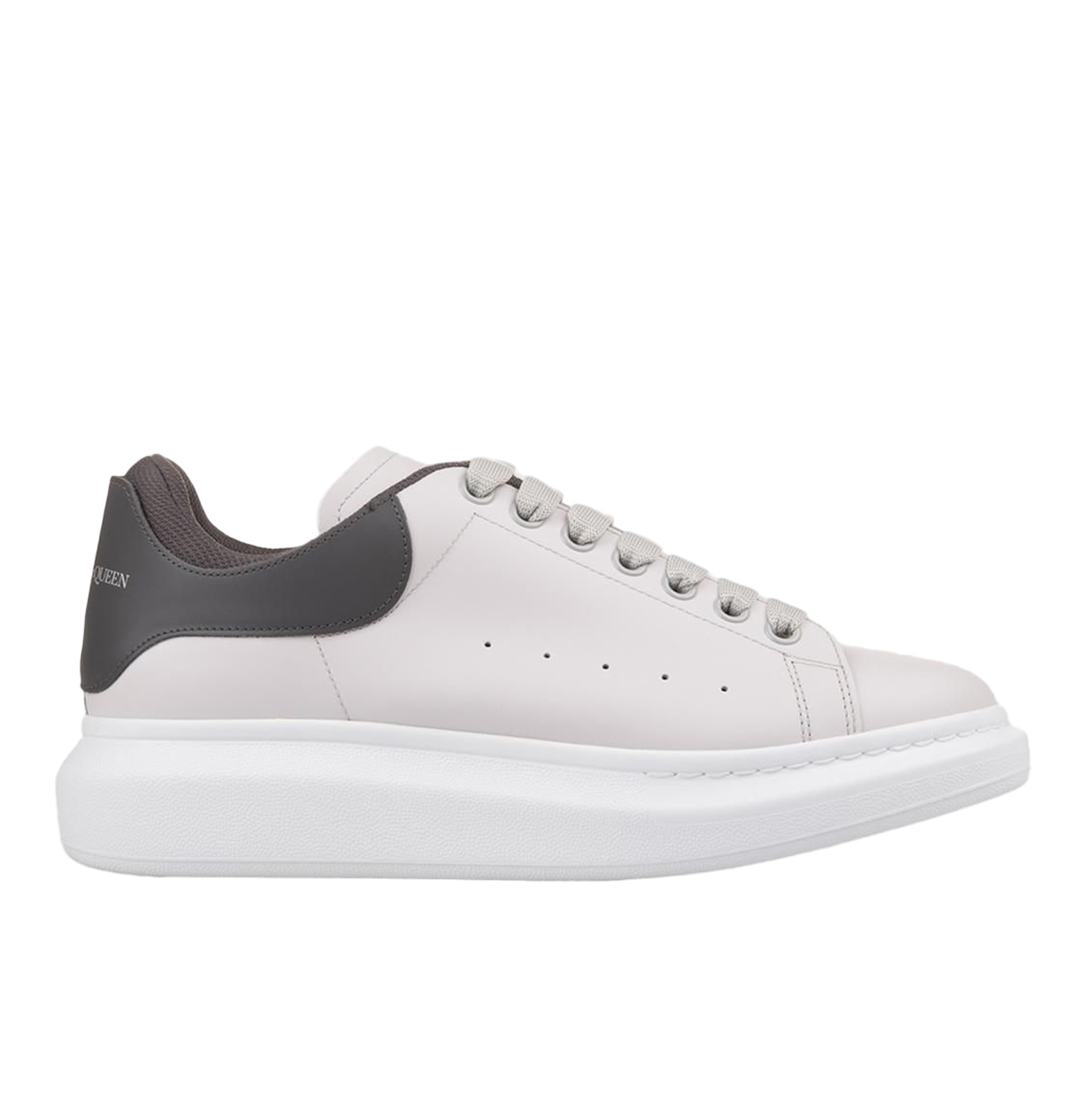 Alexander McQueen Oversized White Leather Sneakers – Grey Heel Tab, Chunky Sole (Unisex)
סניקרס עור אלכסנדר מקווין אוברסייז לבן – עקב אפור, סוליה עבה (יוניסקס)