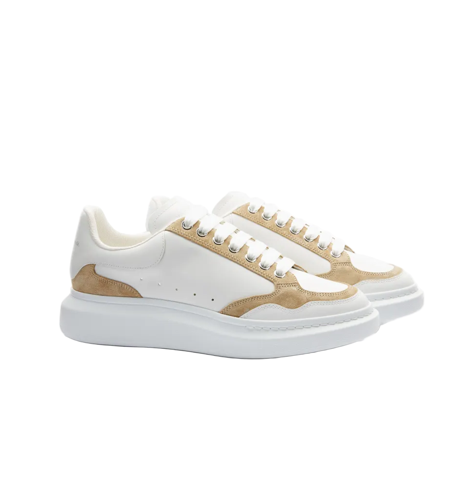 Alexander McQueen Oversized White Leather & Suede Sneakers – Sand Suede Panels (Unisex)
סניקרס עור וזמש אלכסנדר מקווין אוברסייז לבן – חיתוכי זמש בגוון חול (יוניסקס)