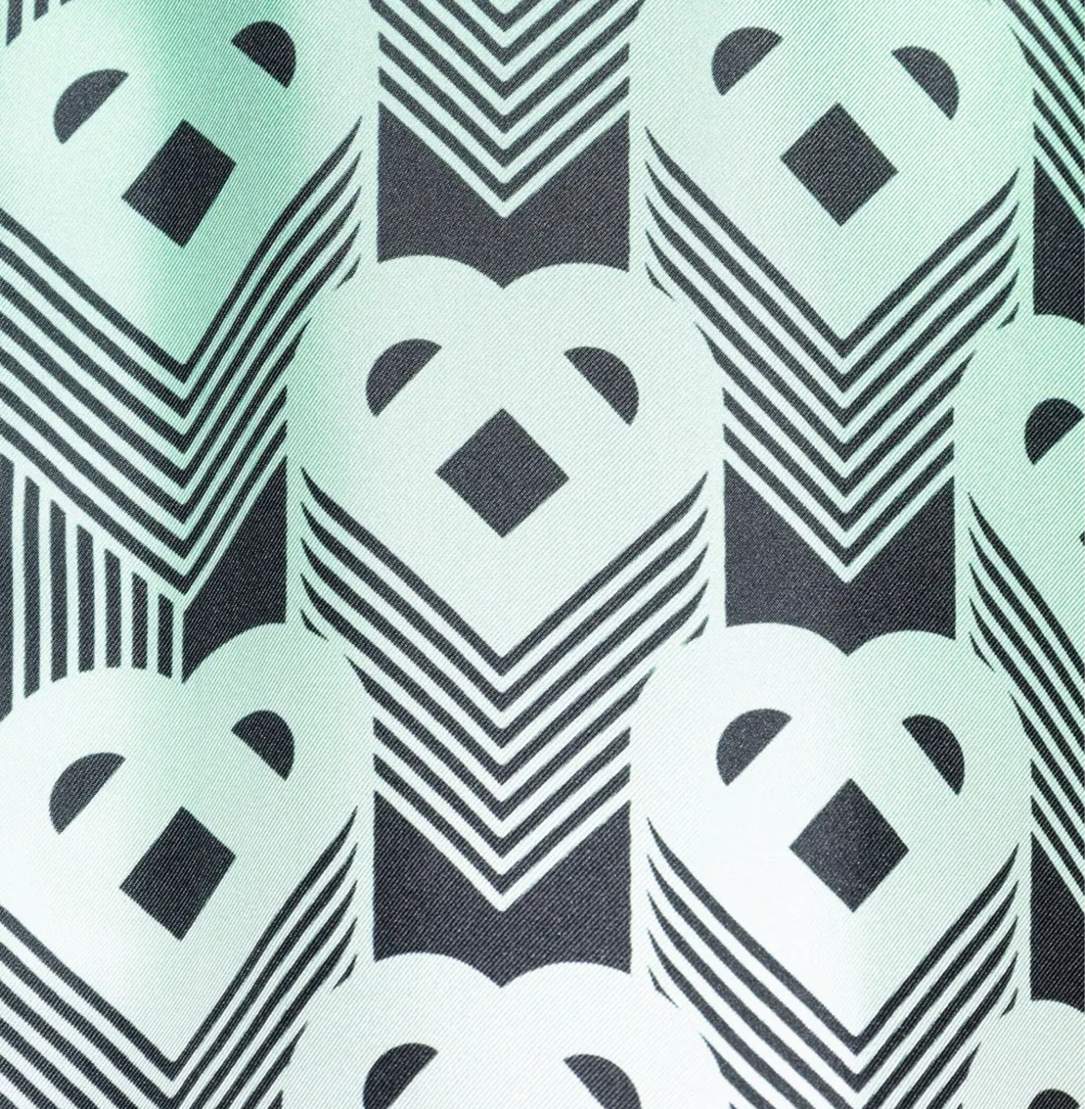 Casablanca Geometric Heart Resort Shirt – Mint Gradient on Black, Silk-Satin, Cuban Collar
חולצת ריזורט קסבלנקה דוגמת לב גאומטרית – גרדיאנט מנטה על שחור, סאטן משי, צווארון קובני