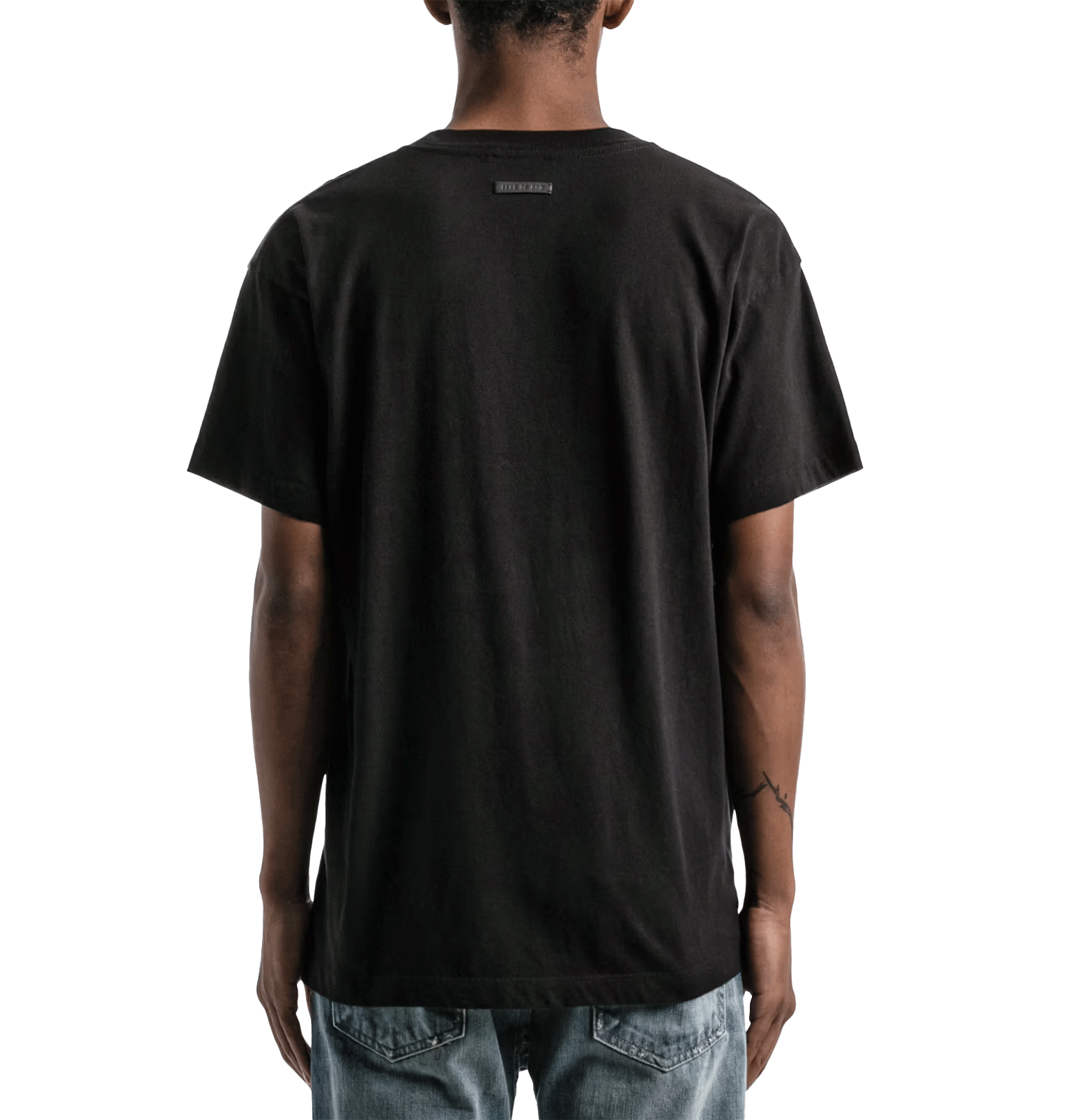 Fear of God Baseball Collegiate Logo T-Shirt – Black, Relaxed Fit, Cotton Jersey
חולצת טי פיר אוף גוד שחורה – „בייסבול” קולג׳, גזרה משוחררת, כותנה ג׳רסי