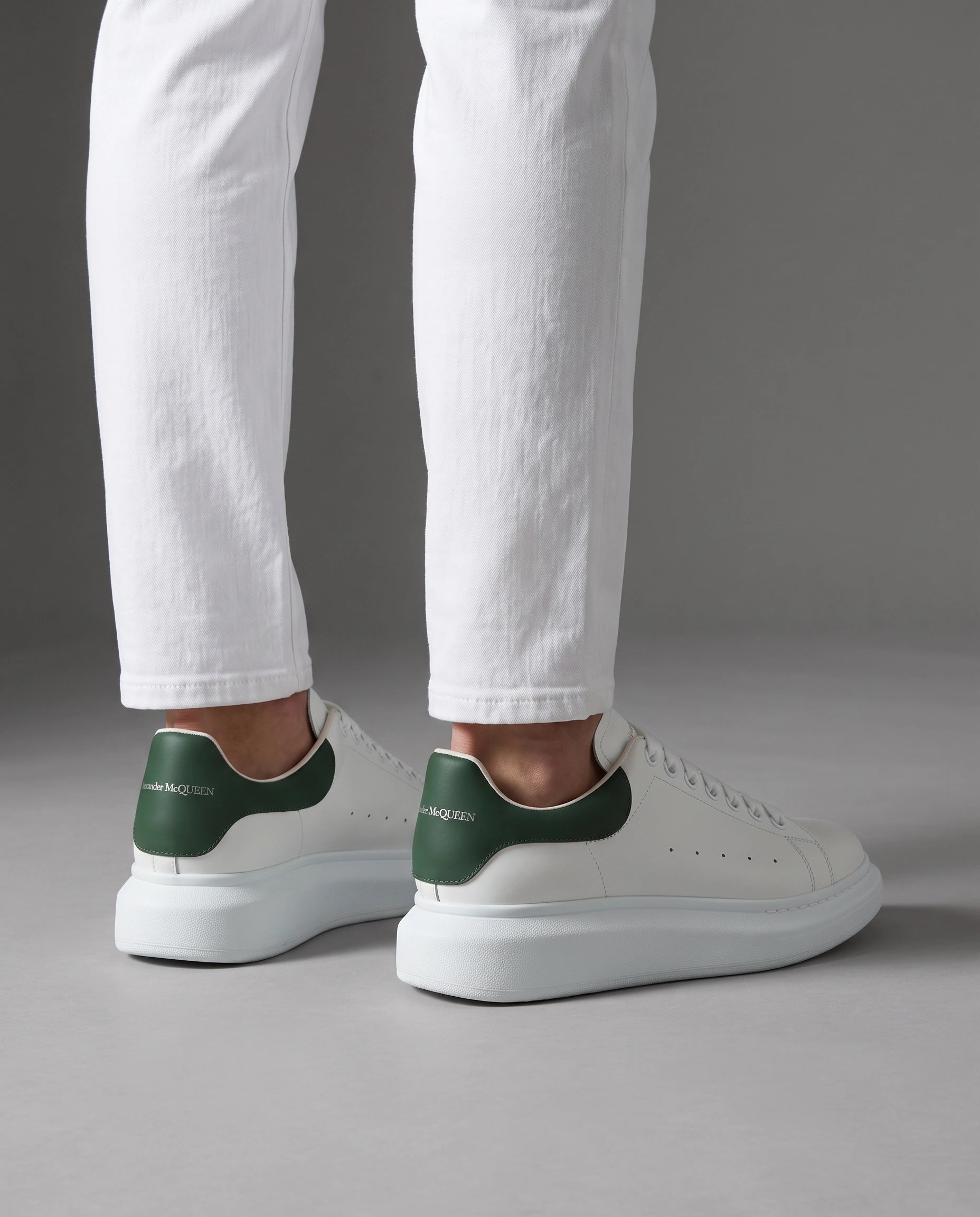 נעלי סניקרס אוברסייז