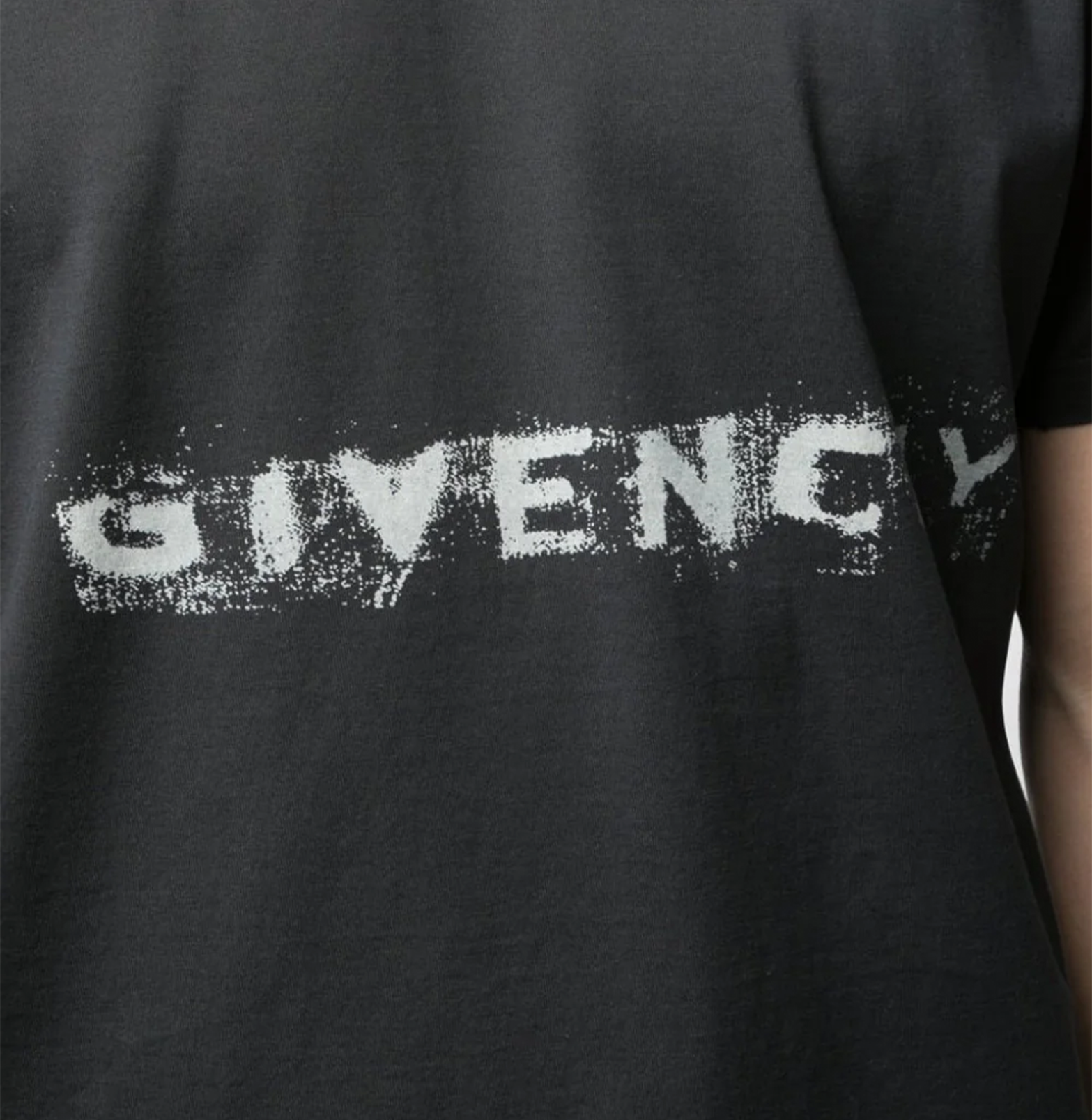 T-Shirt Logo Middle Print