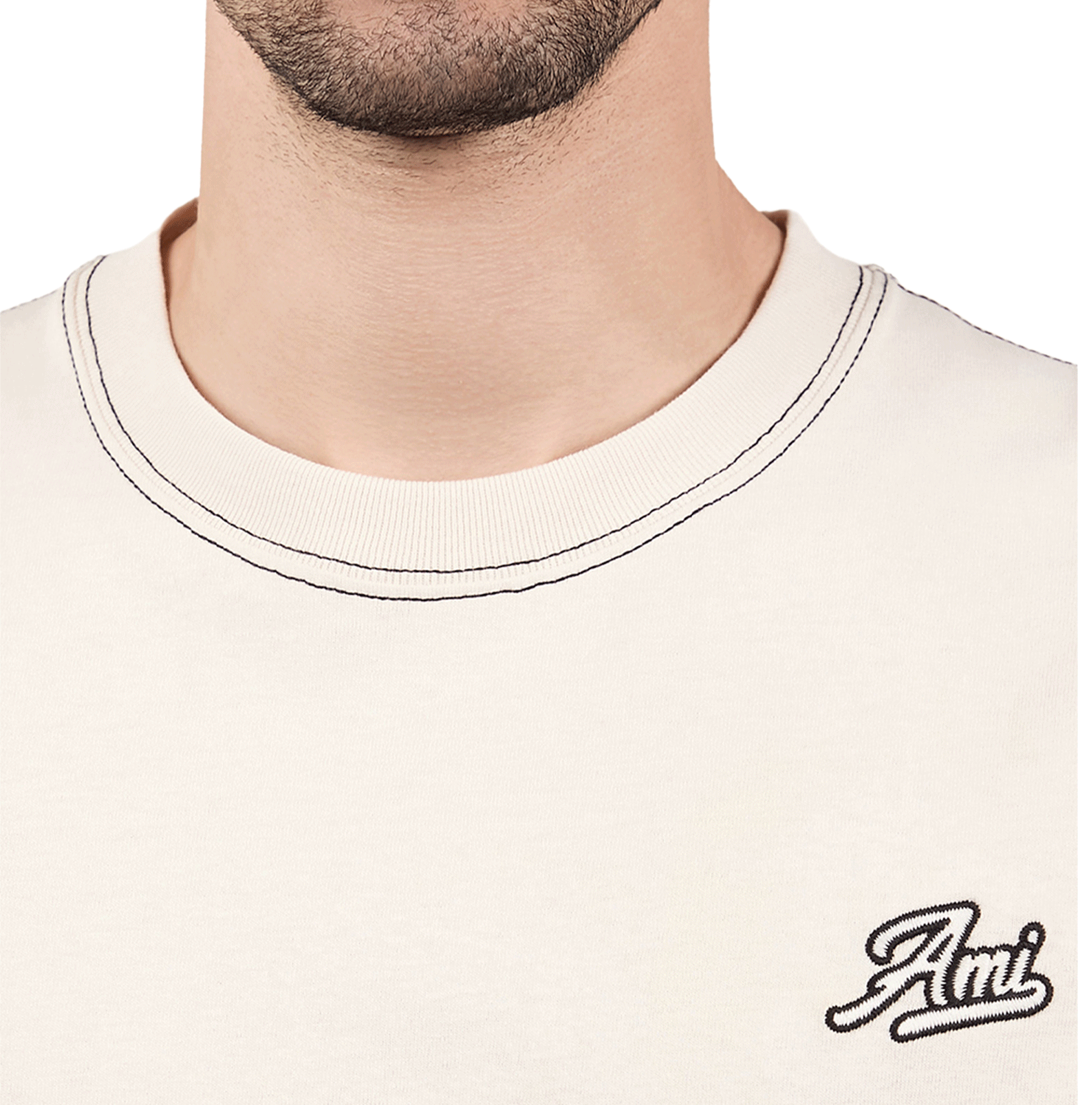 AMI Paris Script Logo T-Shirt – Oversized Cream with Contrast Stitching
טי־שירט AMI Paris לוגו סקריפט – אוברסייז בצבע קרם עם תפרים קונטרסטיים