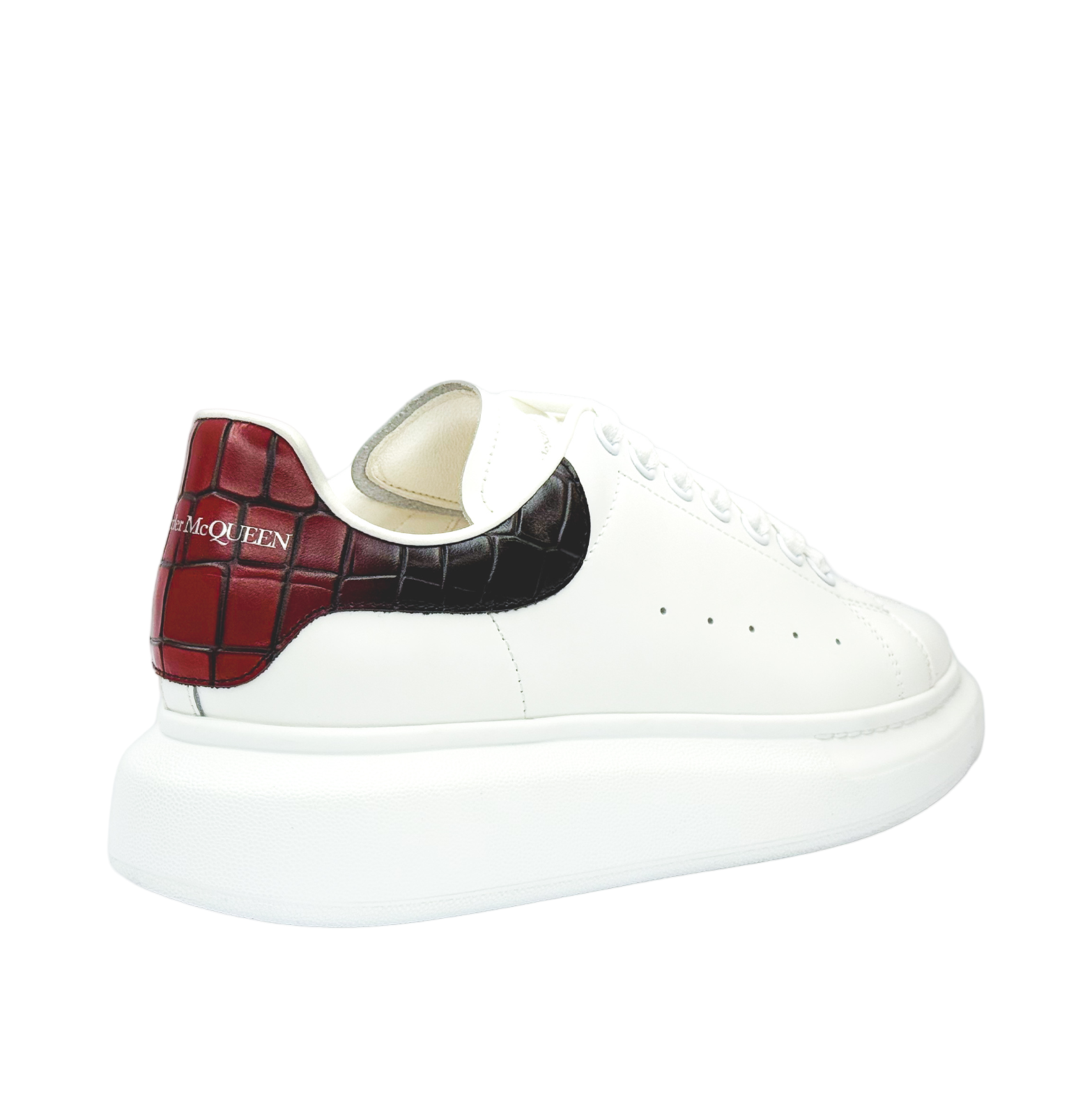 Alexander McQueen Oversized White Leather Sneakers – Burgundy Croc-Embossed Heel (Unisex)
סניקרס עור אלכסנדר מקווין אוברסייז לבן – עקב בורדו בטקסטורת קרוקו (יוניסקס)