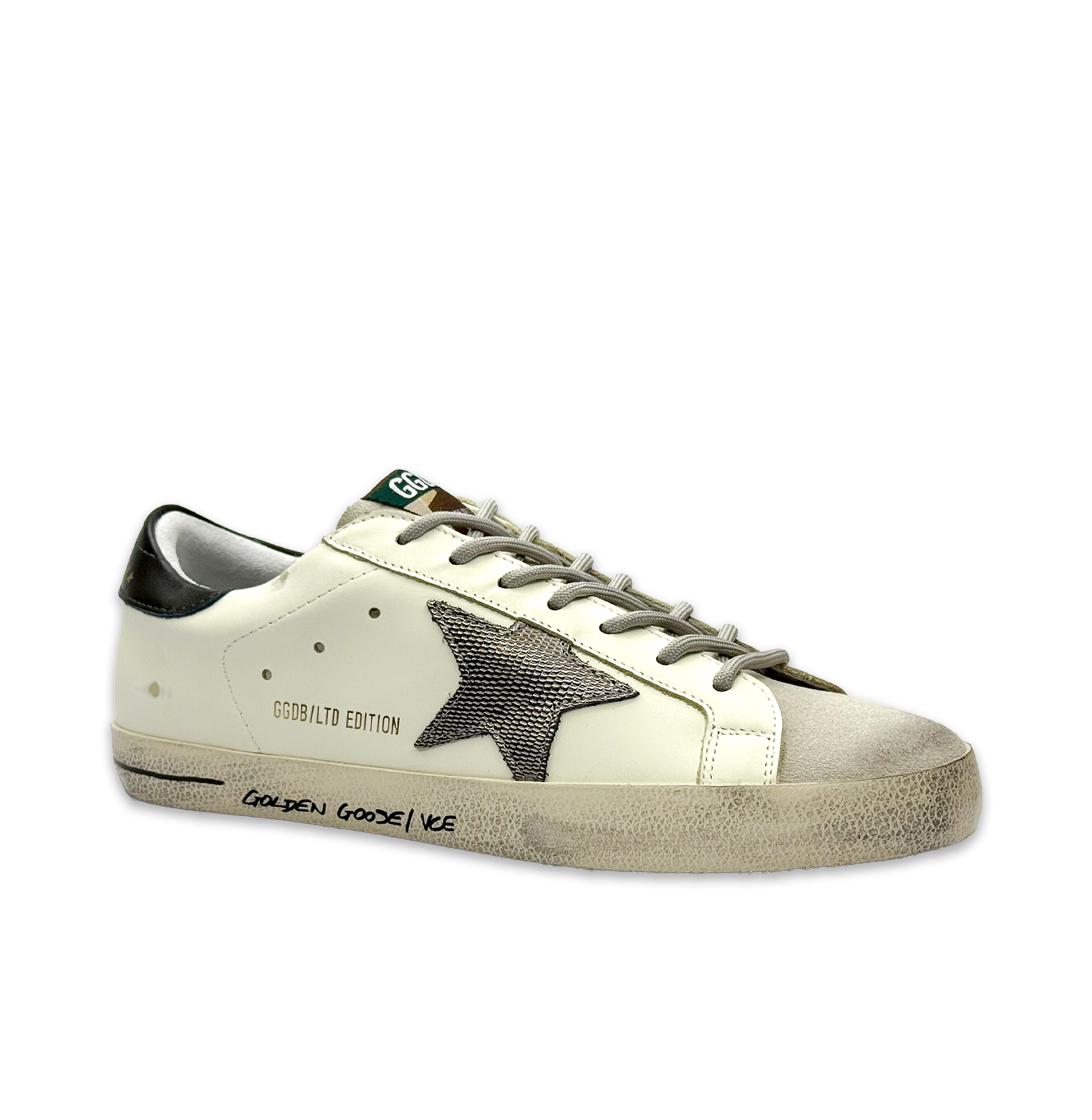 Golden Goose Super-Star LTD Edition Leather Sneakers – Textured Grey Star, Black Heel, Distressed Finish (Unisex)
סניקרס גולדן גוס סופרסטאר מהדורה מוגבלת – עור שנהב, כוכב אפור בטקסטורה, עקב שחור (יוניסקס)
