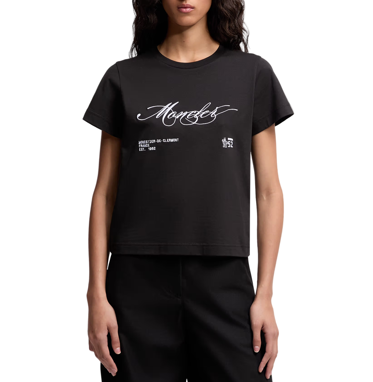 Moncler Script Logo Tee – Black Cotton Jersey, Short Sleeve
טי-שירט מונקלר לוגו סקריפט – שחור כותנה, שרוול קצר